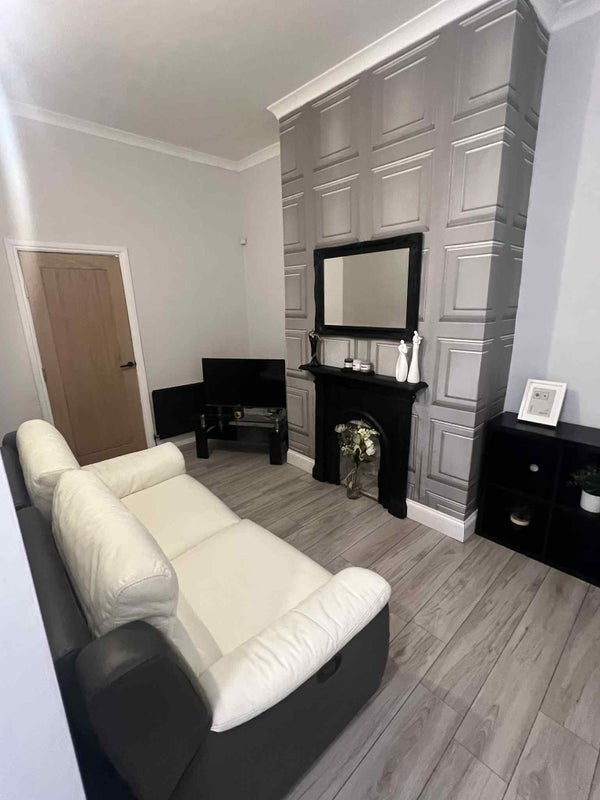 Room Southwick Road in Sunderland