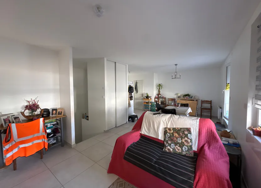 Flat Rue Centrale in Pont-de-Chéruy