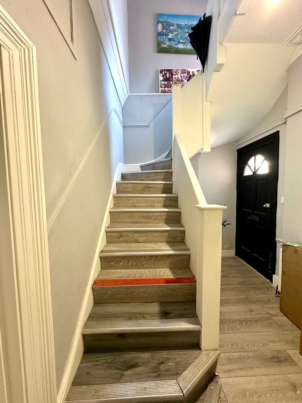 Room Sylvan Avenue in Greater London
