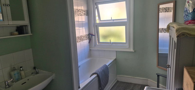 Room Colenso Road in Greater London