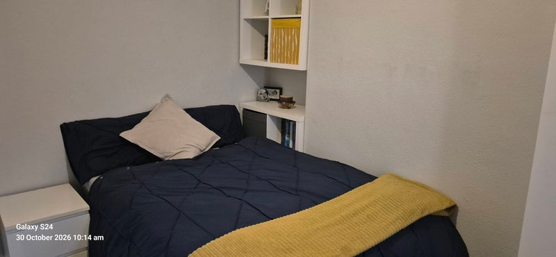 Room Colenso Road in Greater London