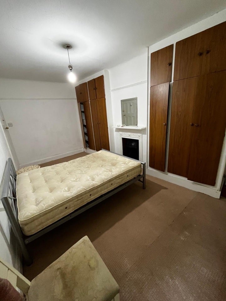 Room High Street in Borough of Runnymede
