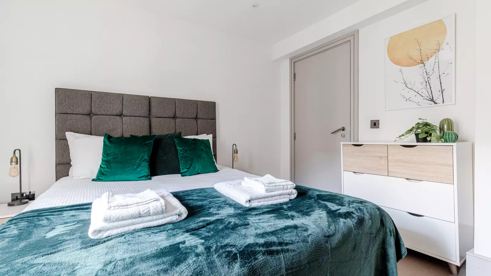 Flat Knaresborough Place in Greater London