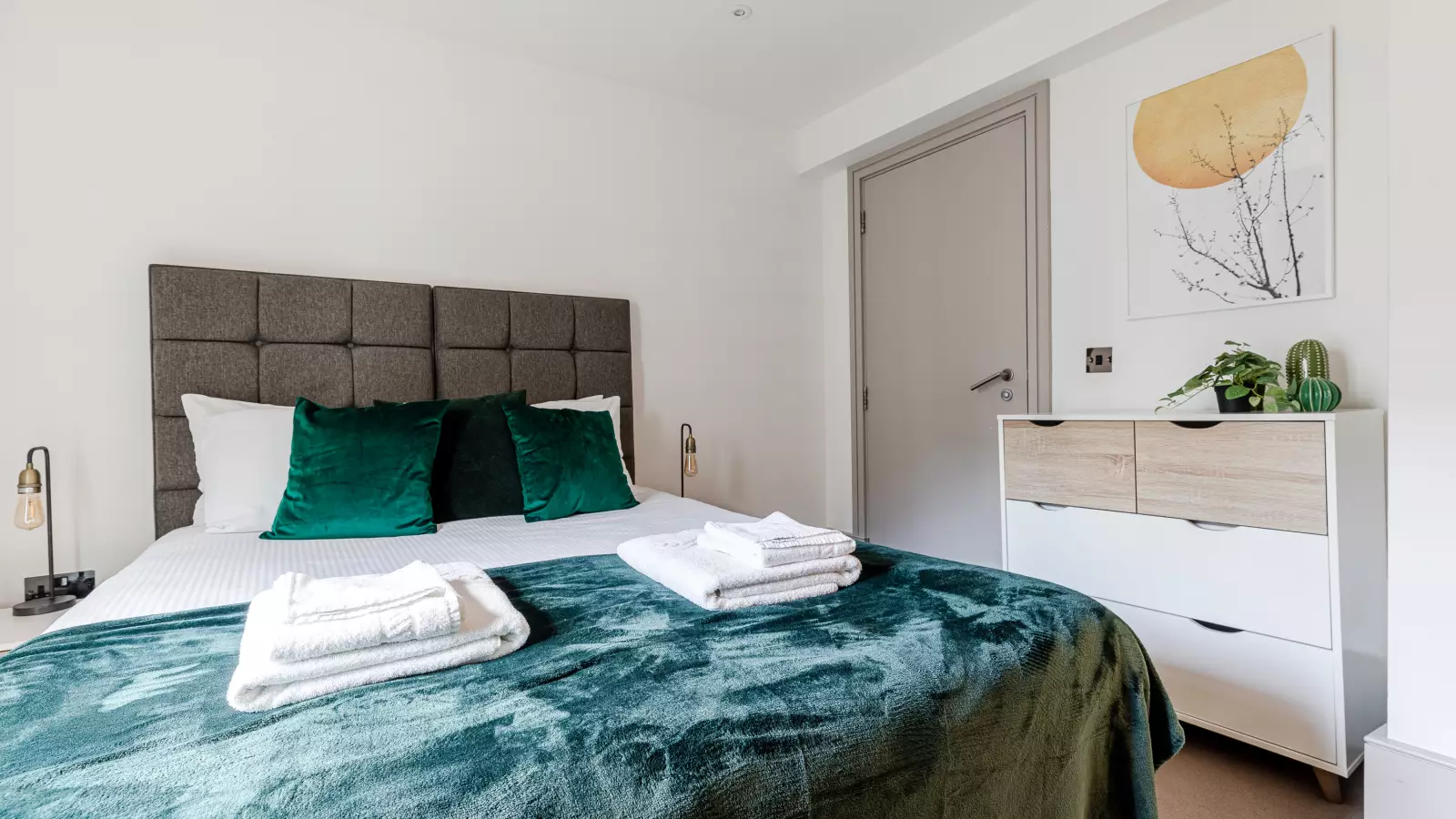 Flat Knaresborough Place in Greater London