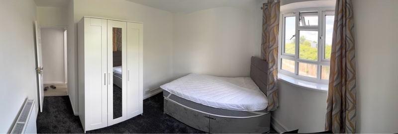 Room Suffolk Road in Greater London