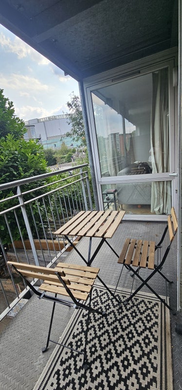 Room Hunt Close in Greater London