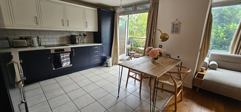 Room Hunt Close in Greater London