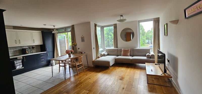 Room Hunt Close in Greater London