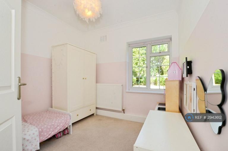 Flat Phillimore Place in Hertsmere