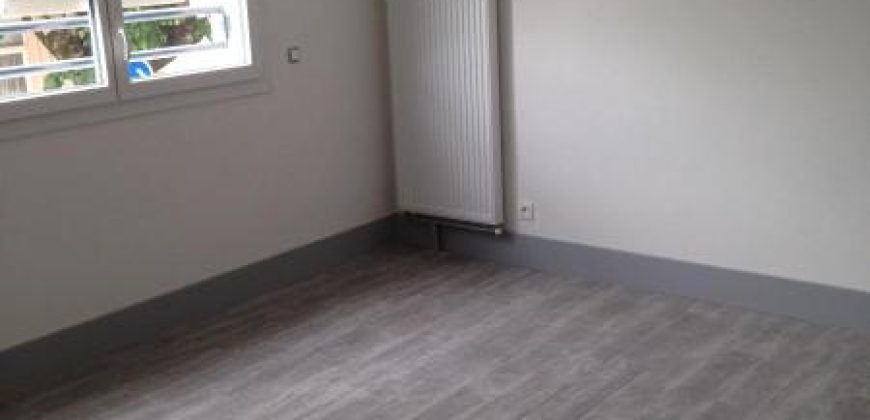 Appartement Rue du Docteur Roux à Saint-Denis-en-Bugey