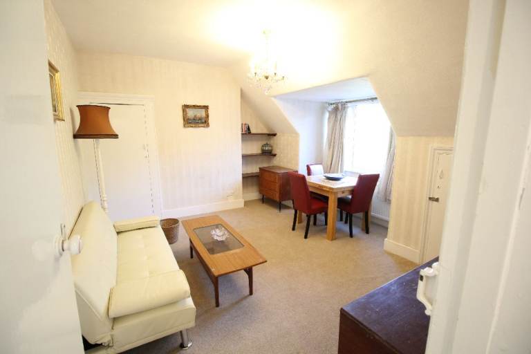 Flat Golders Green Crescent in Greater London