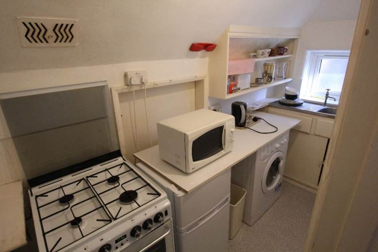 Flat Golders Green Crescent in Greater London