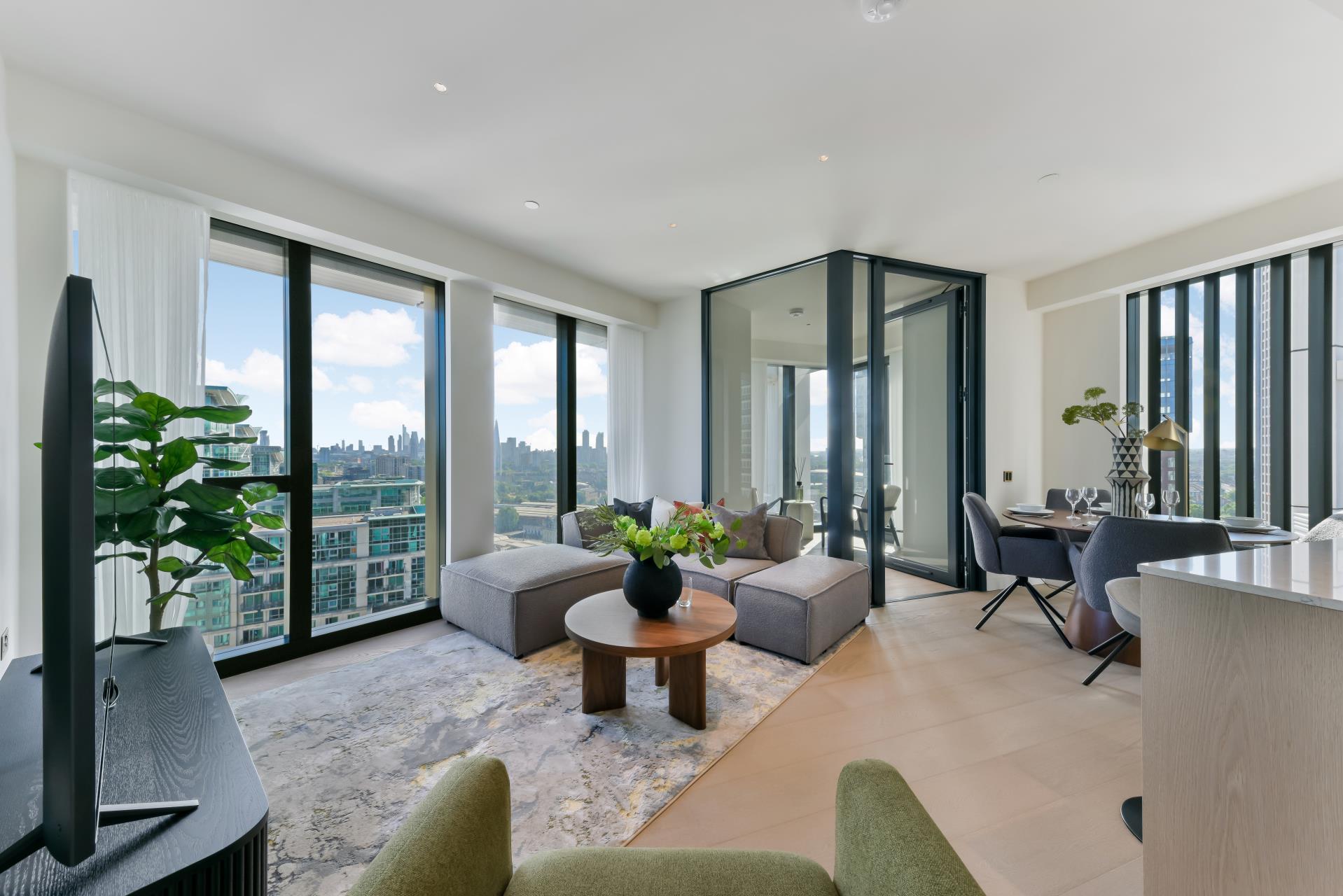 Flat Nine Elms Lane in Greater London
