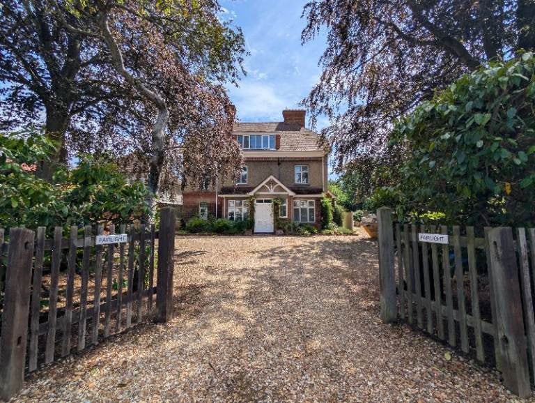 House The Avenue in Brookside