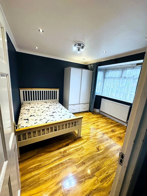 Room Birkdale Road in Greater London