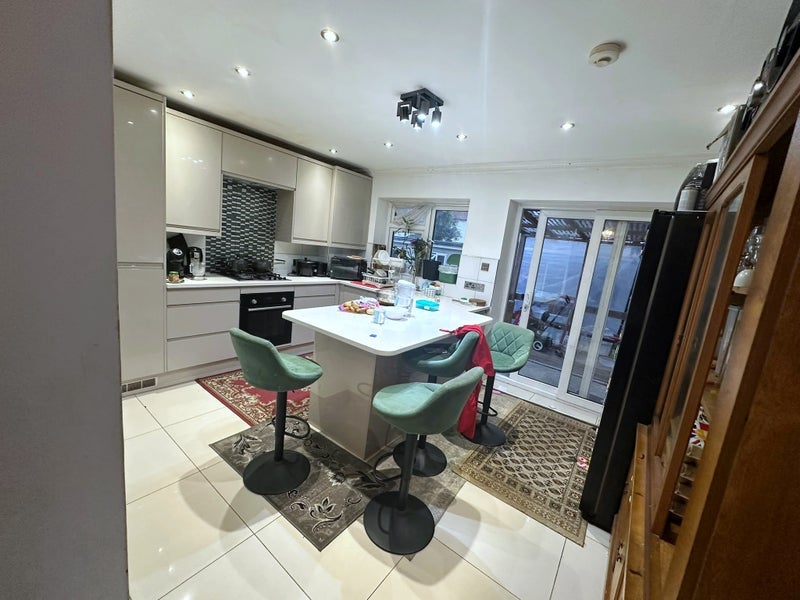 Room Birkdale Road in Greater London