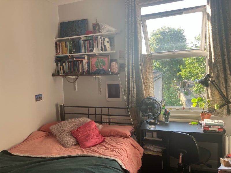 Room Powerscroft Road in Greater London