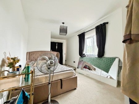 Flat Katherine Court in Greater London