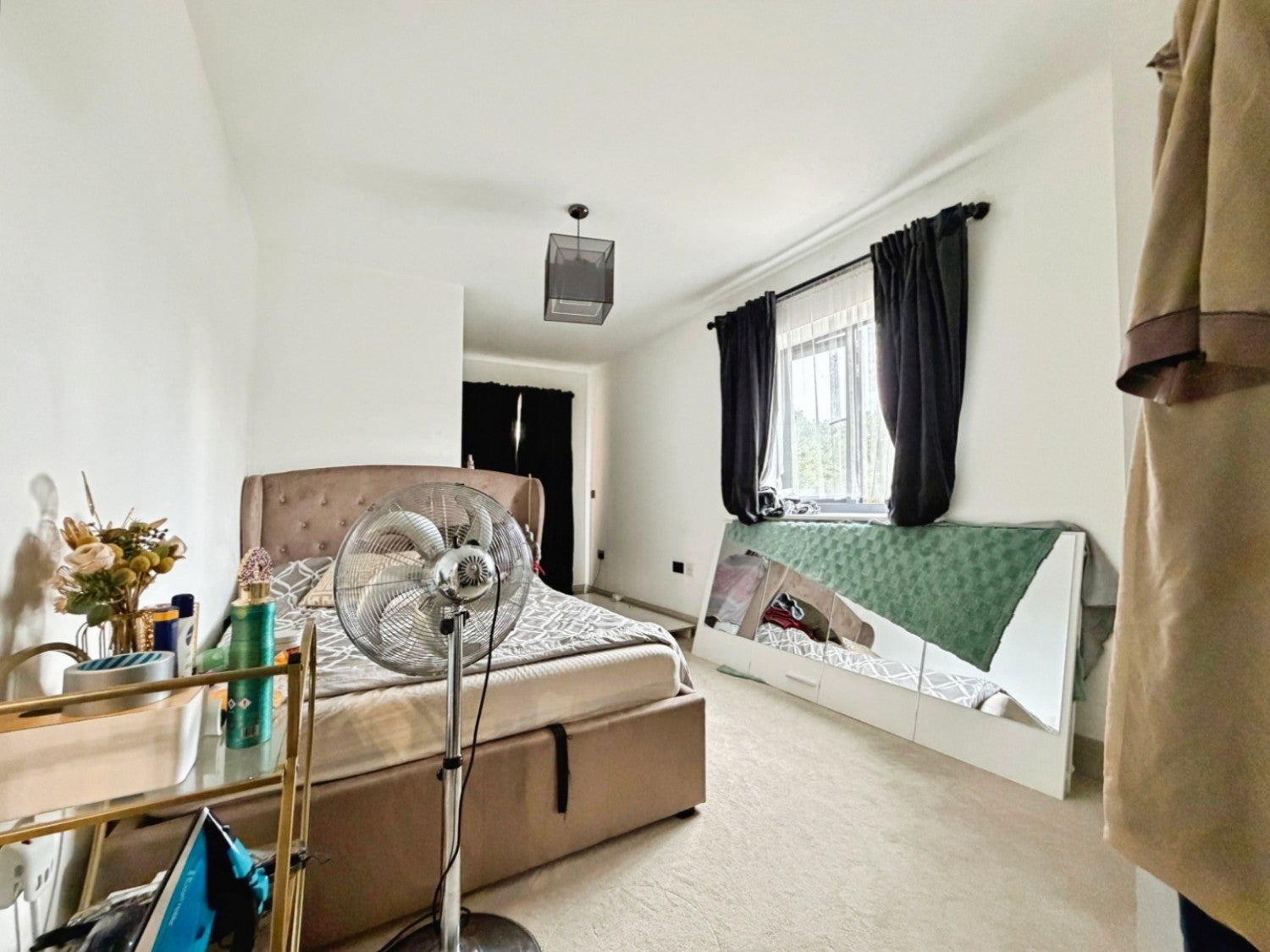 Flat Katherine Court in Greater London