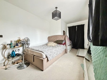 Flat Katherine Court in Greater London
