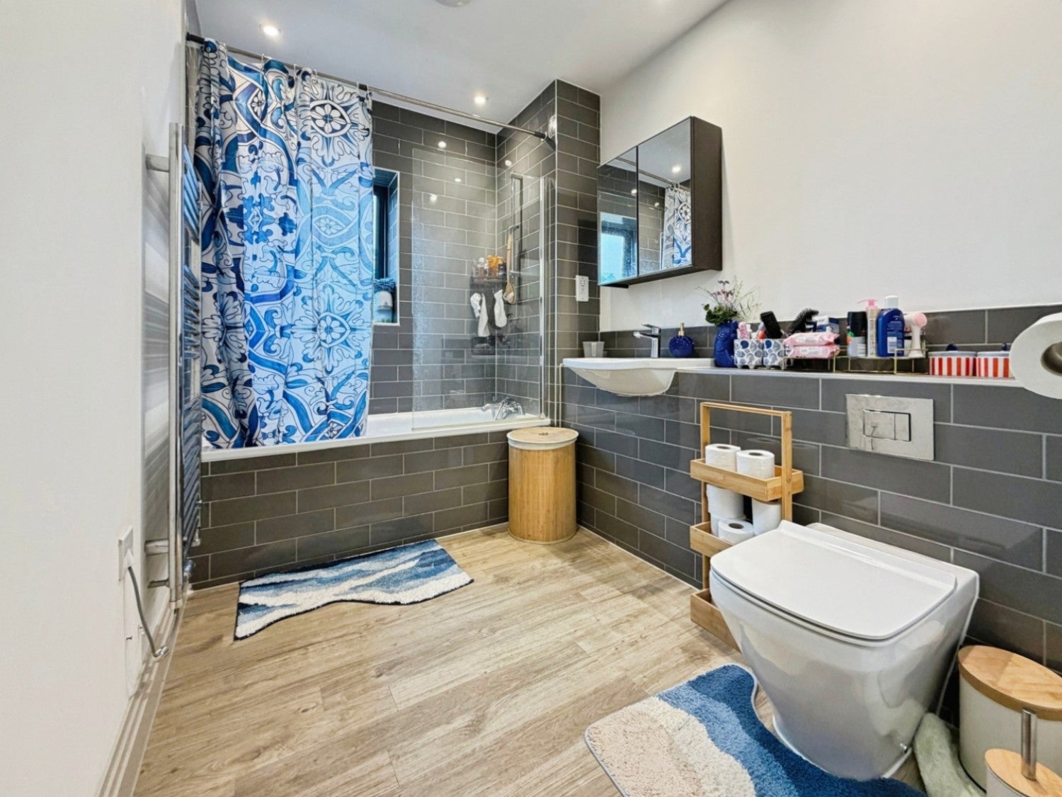 Flat Katherine Court in Greater London
