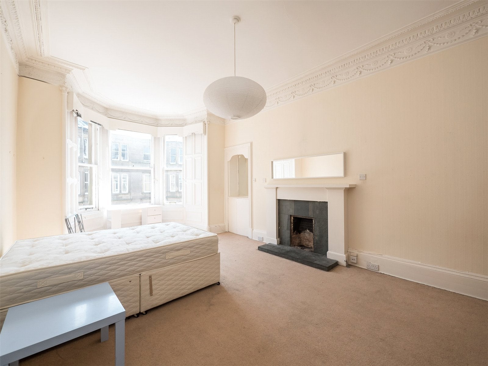 Flat Polwarth Gardens in City of Edinburgh