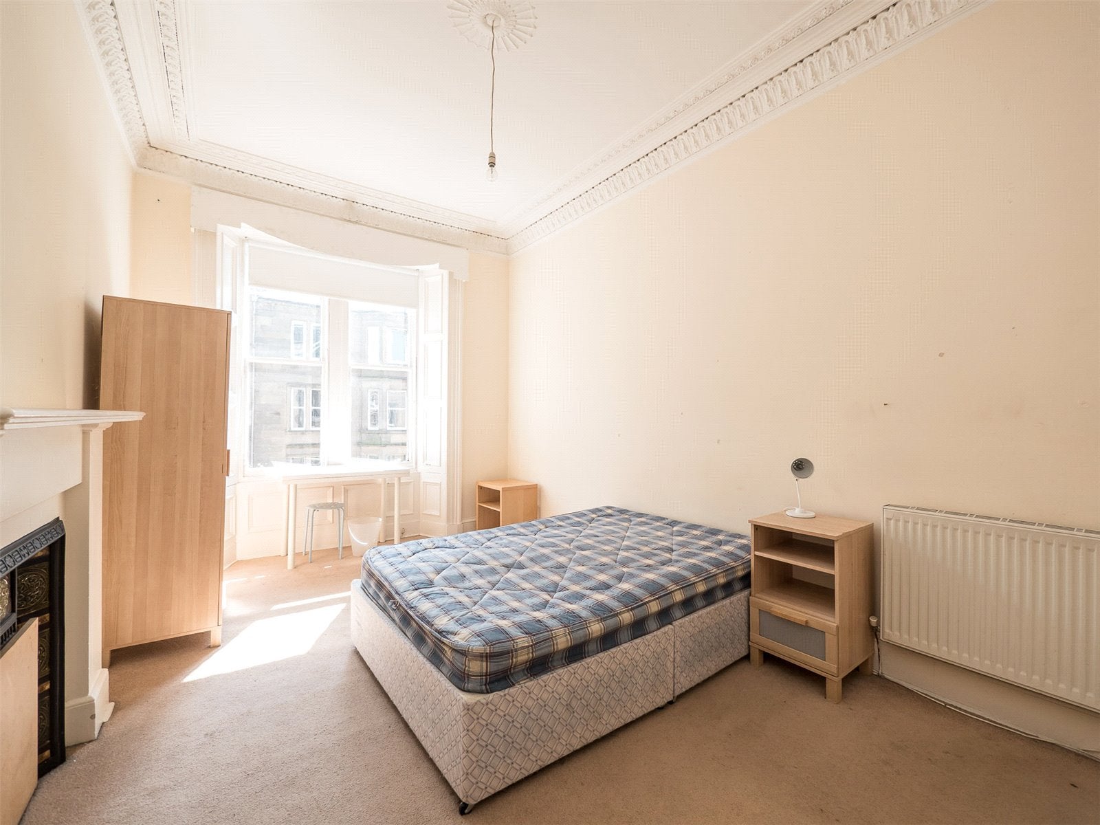 Flat Polwarth Gardens in City of Edinburgh