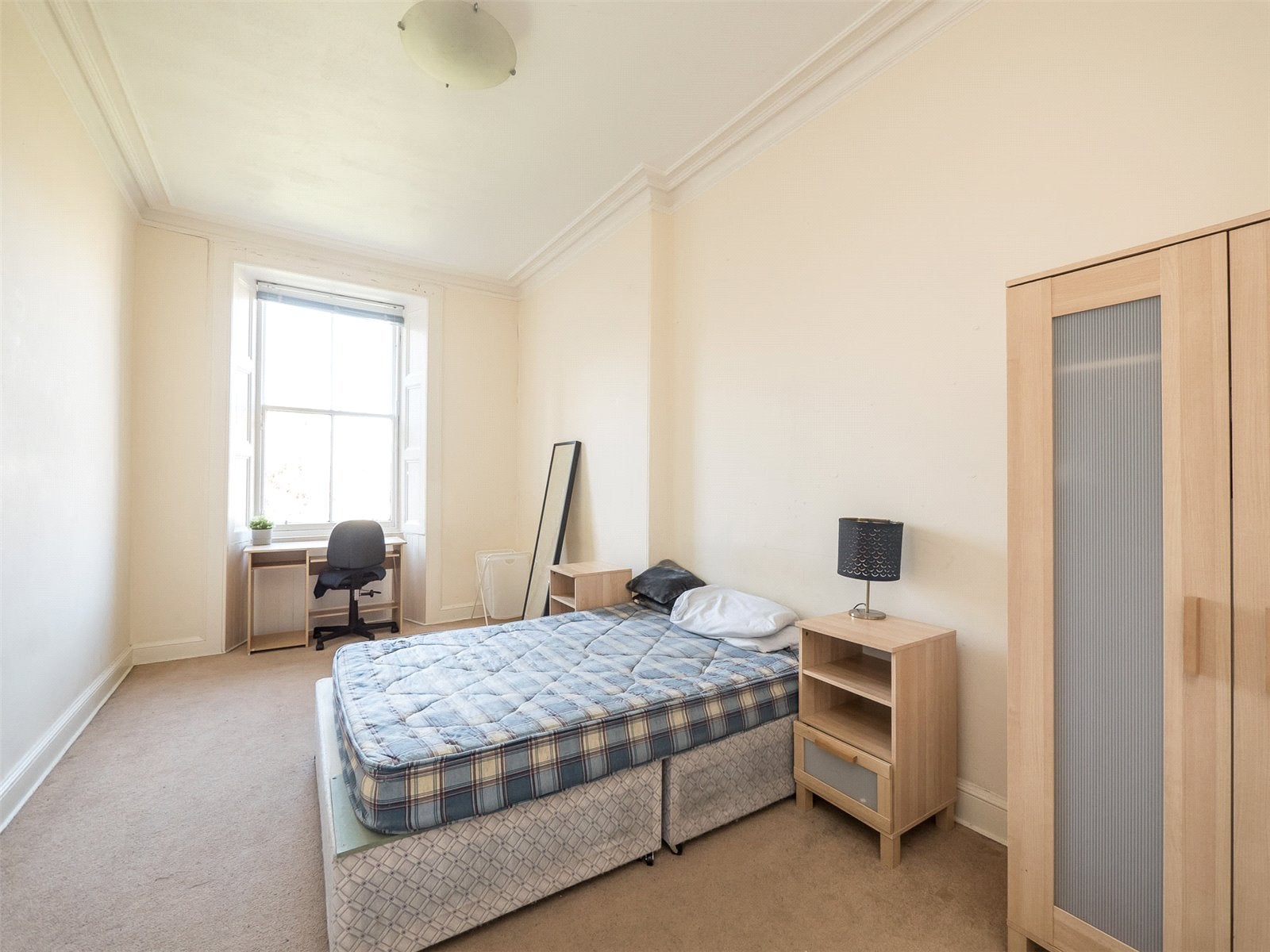 Flat Polwarth Gardens in City of Edinburgh