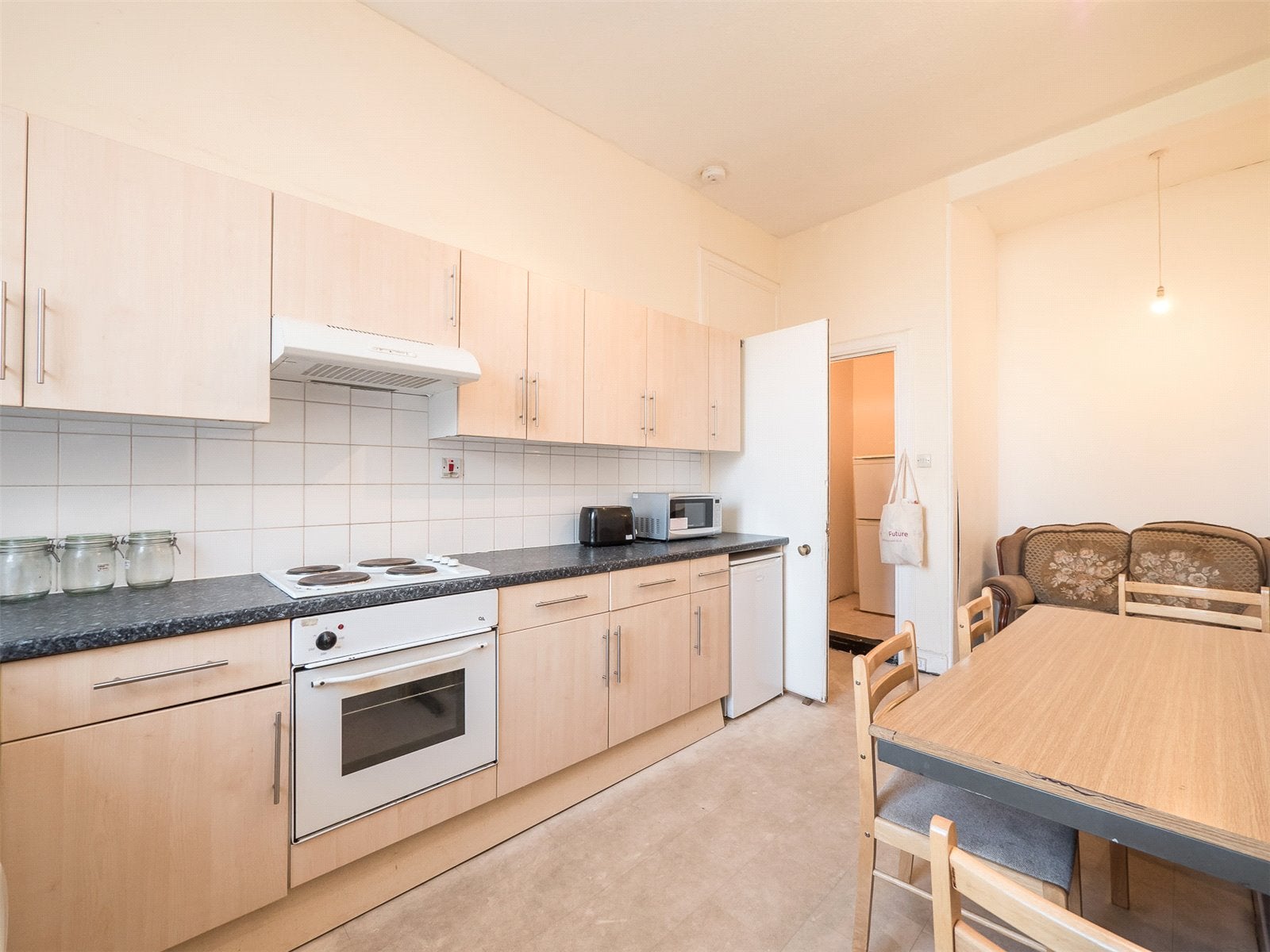 Flat Polwarth Gardens in City of Edinburgh