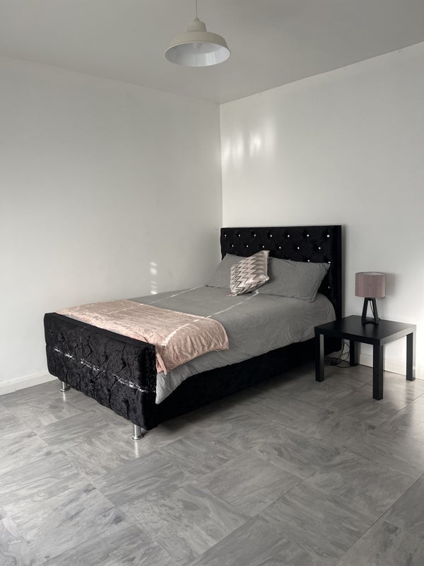 Room Repton Street in Greater London