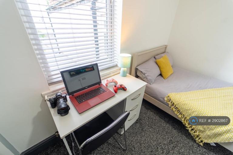 Flat Bournbrook Road in Birmingham