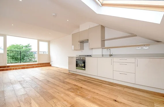 Flat Balham High Road in Greater London