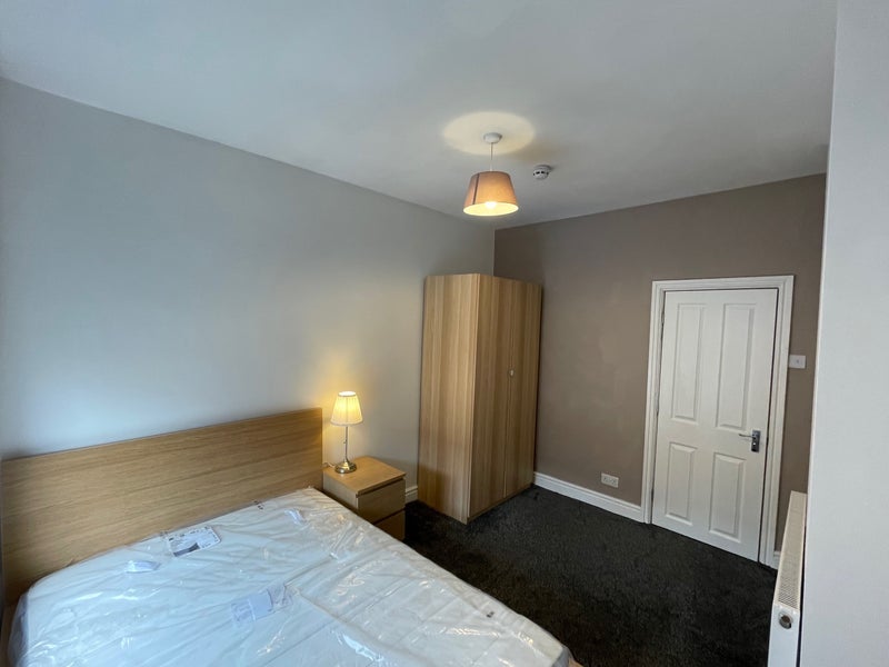 House Back Salisbury Grove in Leeds