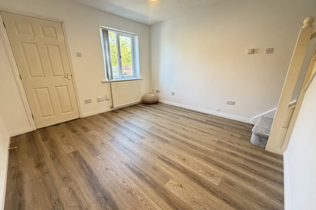 House Thomson Close in Rugby
