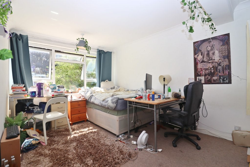 Flat Surbiton Road in Greater London