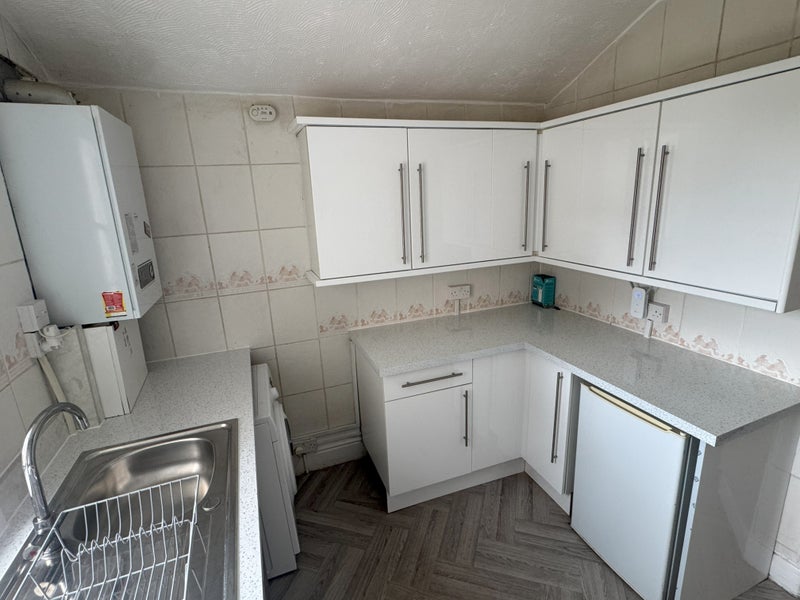 Room Downend Road in Bristol
