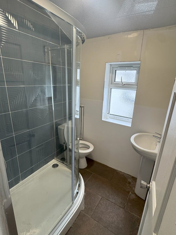 Room Downend Road in Bristol