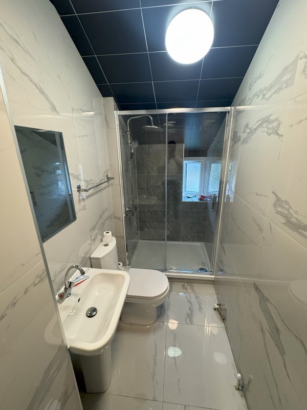 Room Downend Road in Bristol