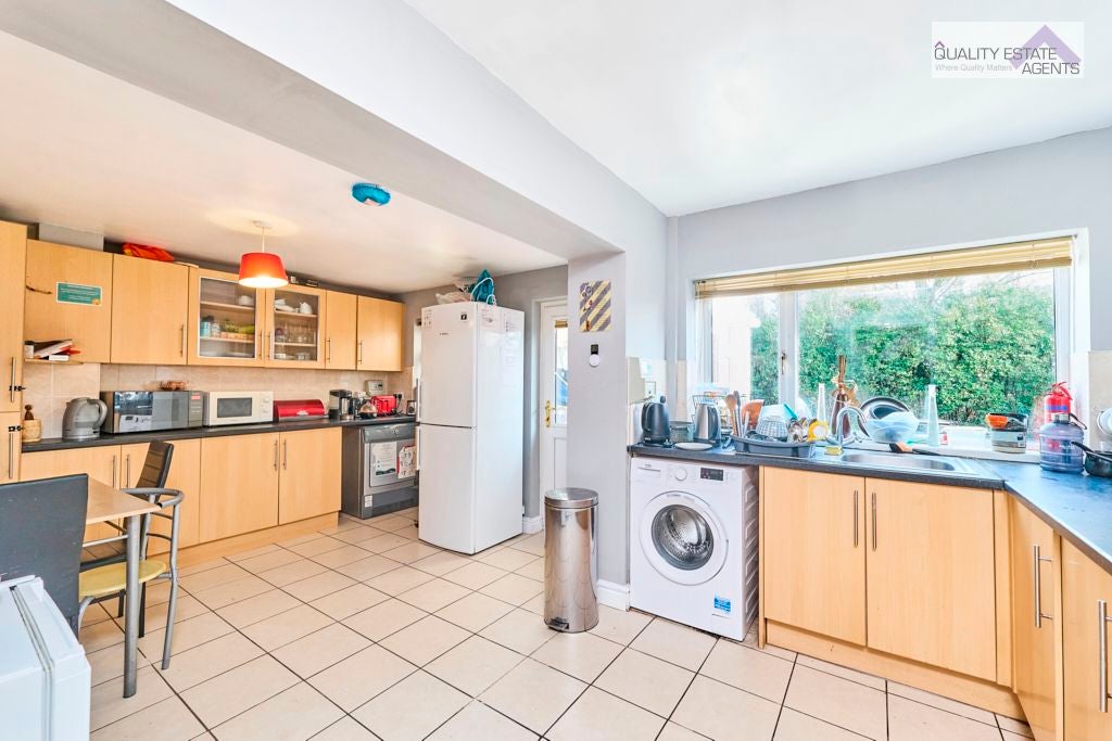 Room Hilton Road in Stoke-on-Trent