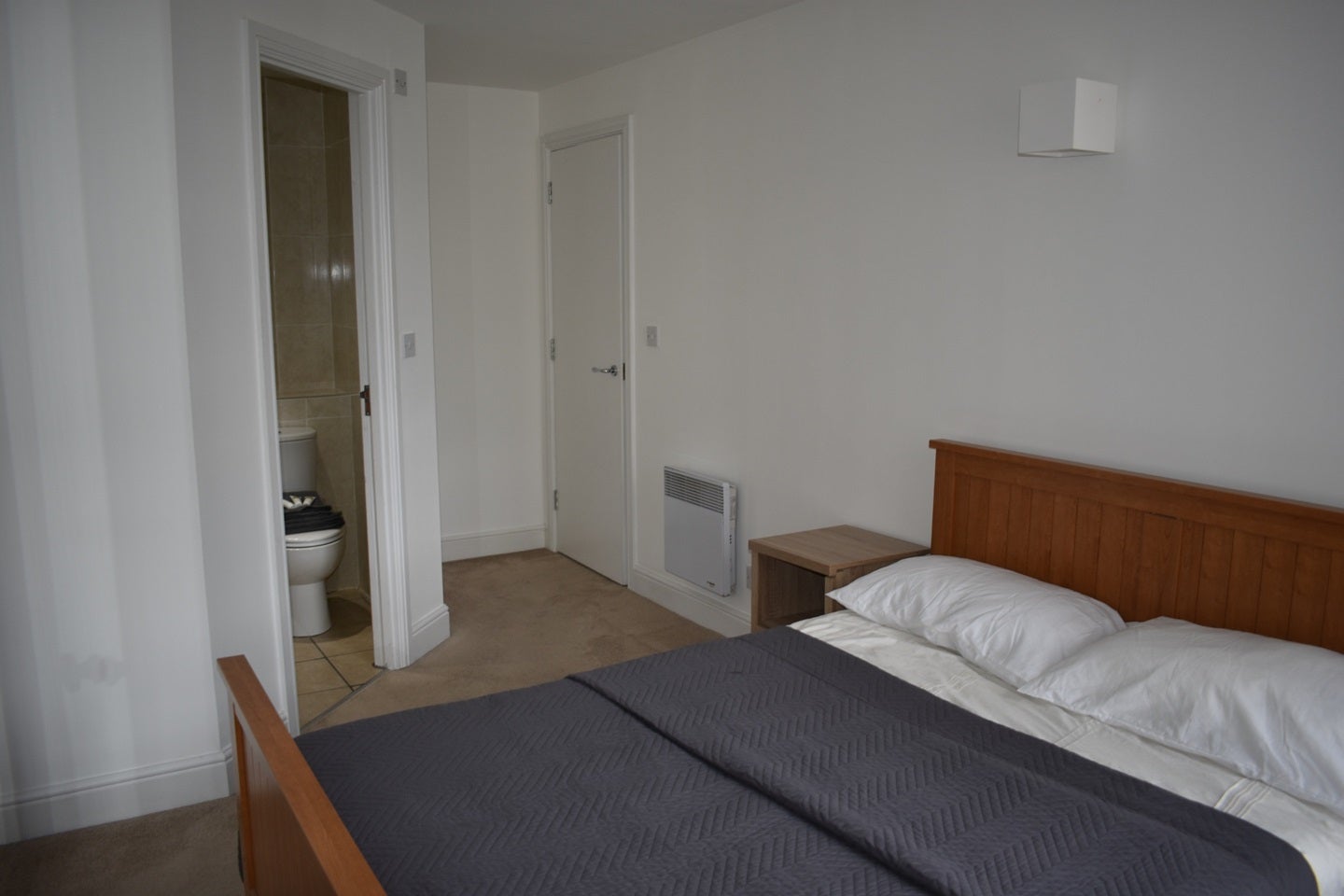 Flat Commercial Road in Greater London
