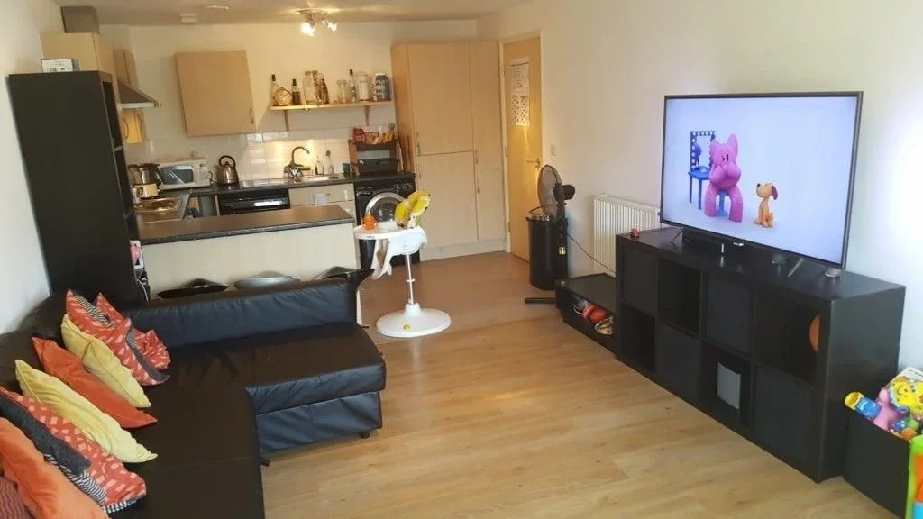 Flat Belsize Road in Greater London