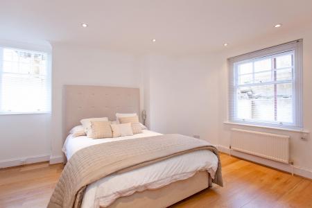 Flat Willow Road in Greater London