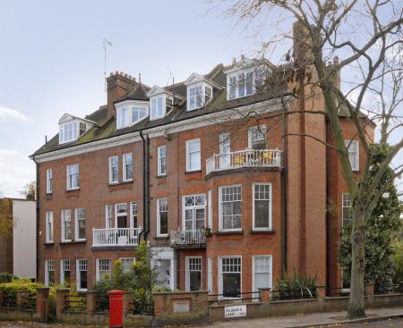 Flat Willow Road in Greater London