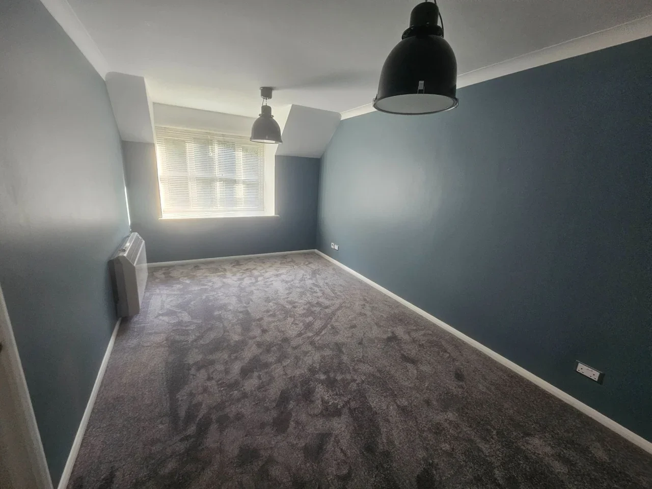 Flat Dolphin Court in Flackwell Heath