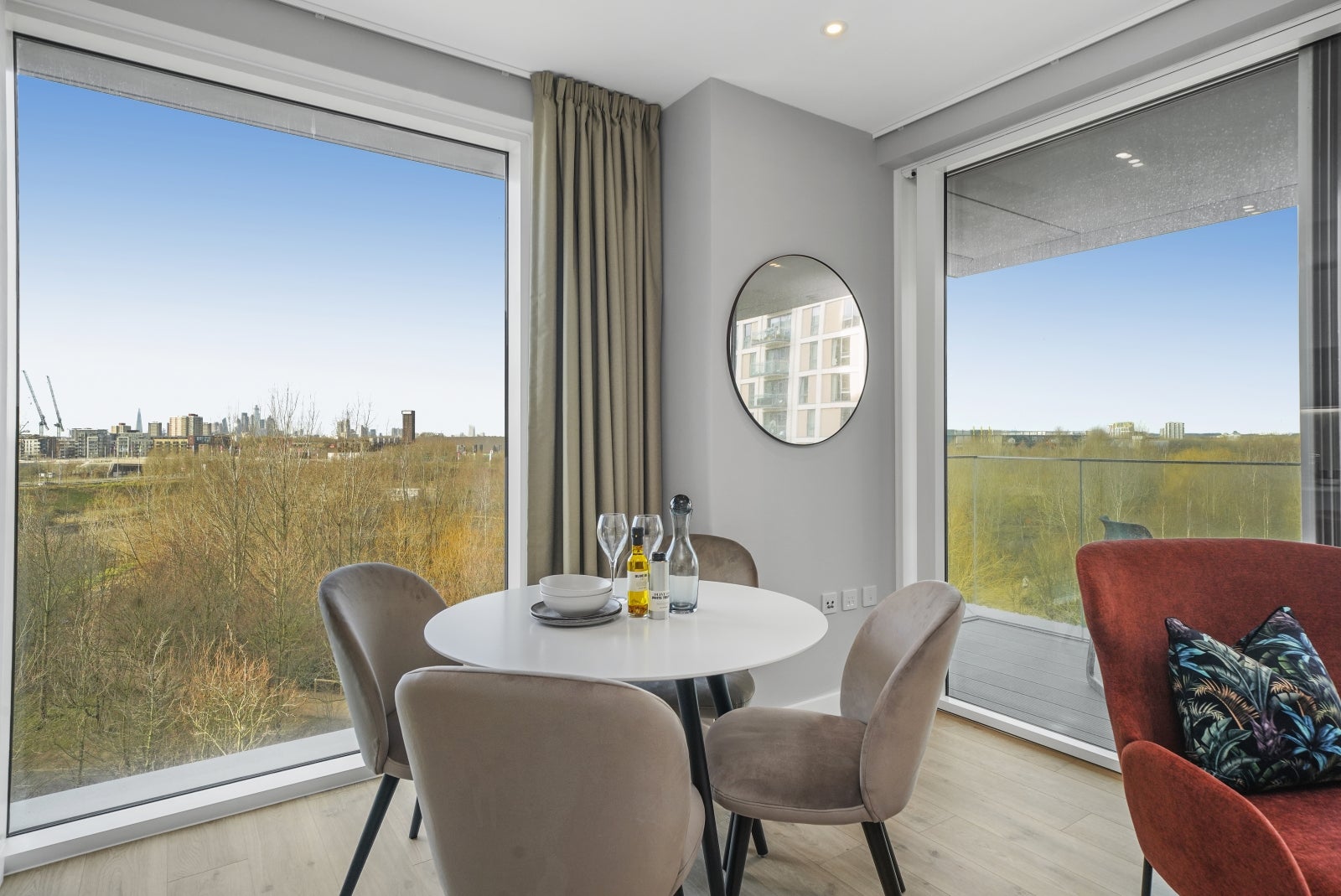 Flat Anthems Way in Greater London