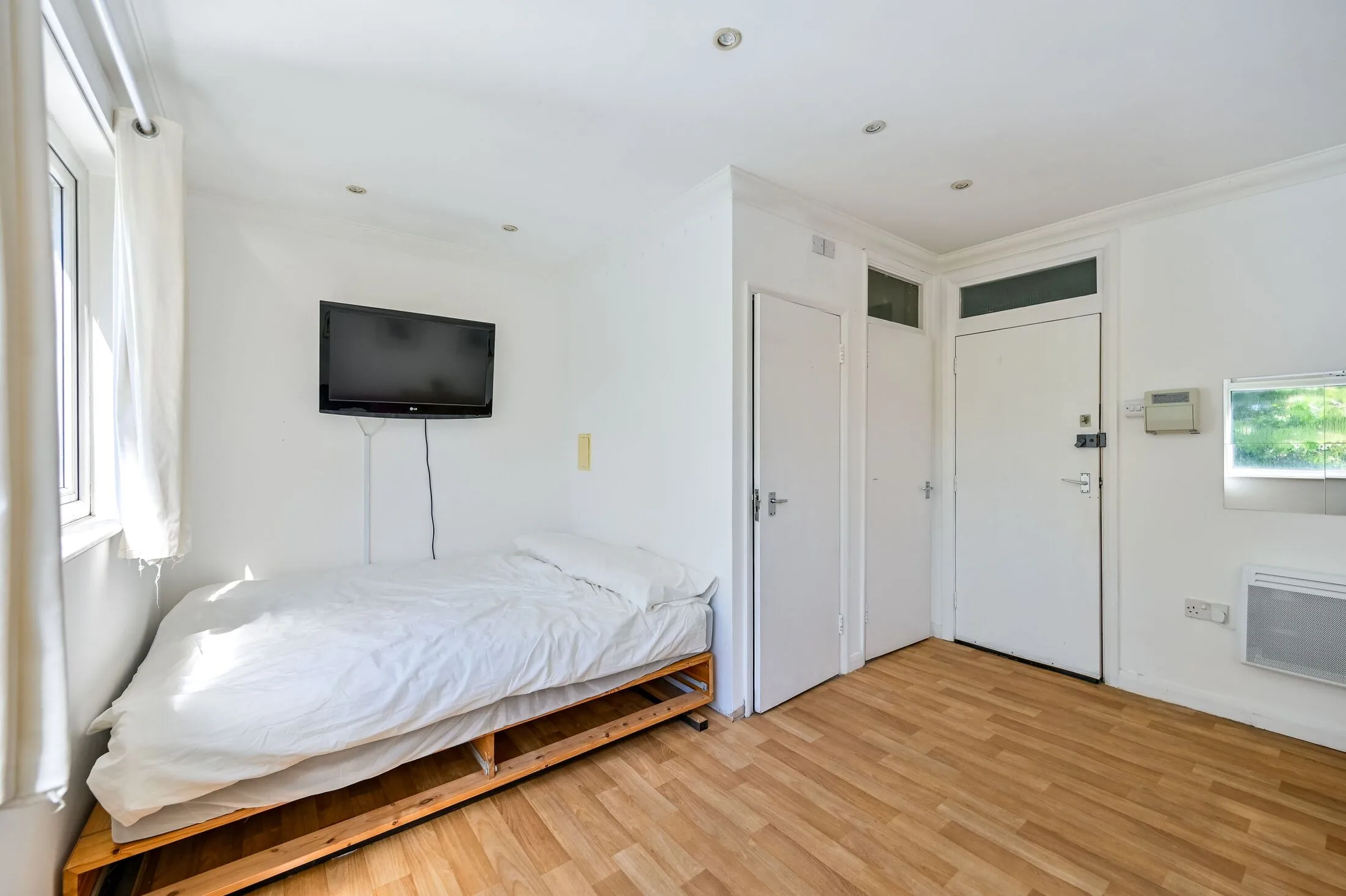 Room Castlebar Hill in Greater London
