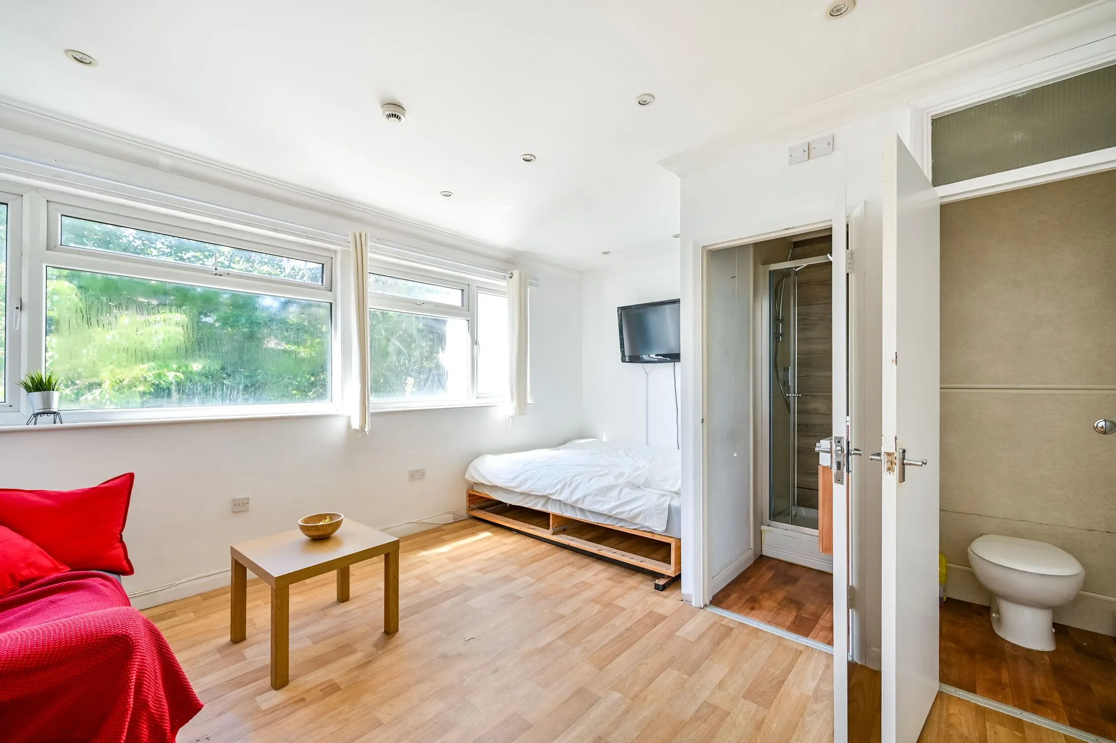 Room Castlebar Hill in Greater London