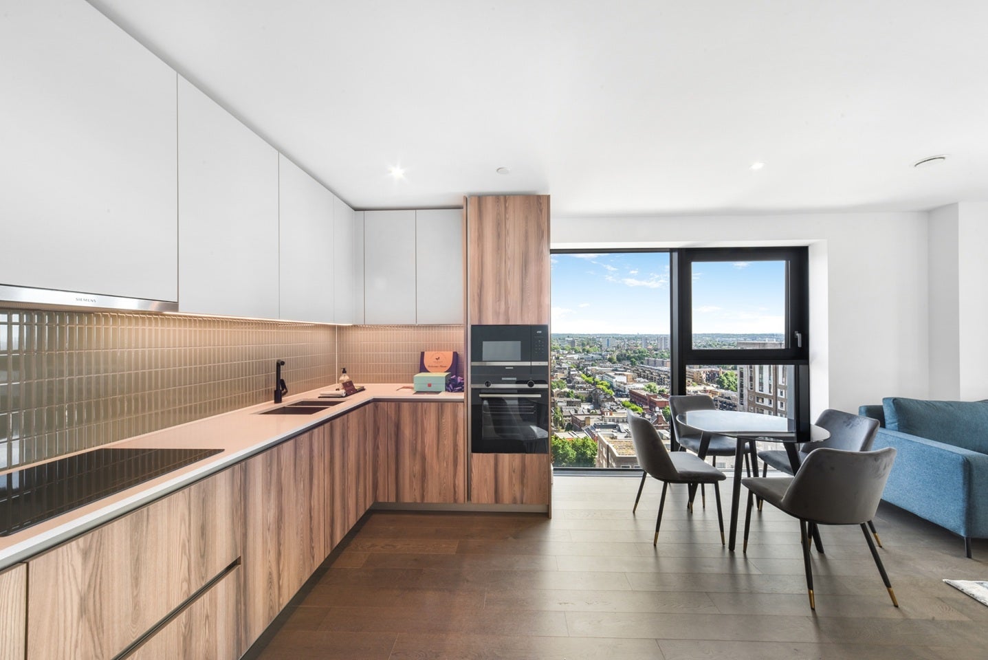 Flat Sayer Street in Greater London
