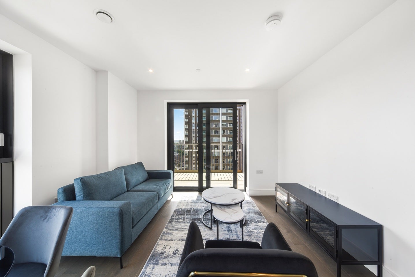 Flat Sayer Street in Greater London
