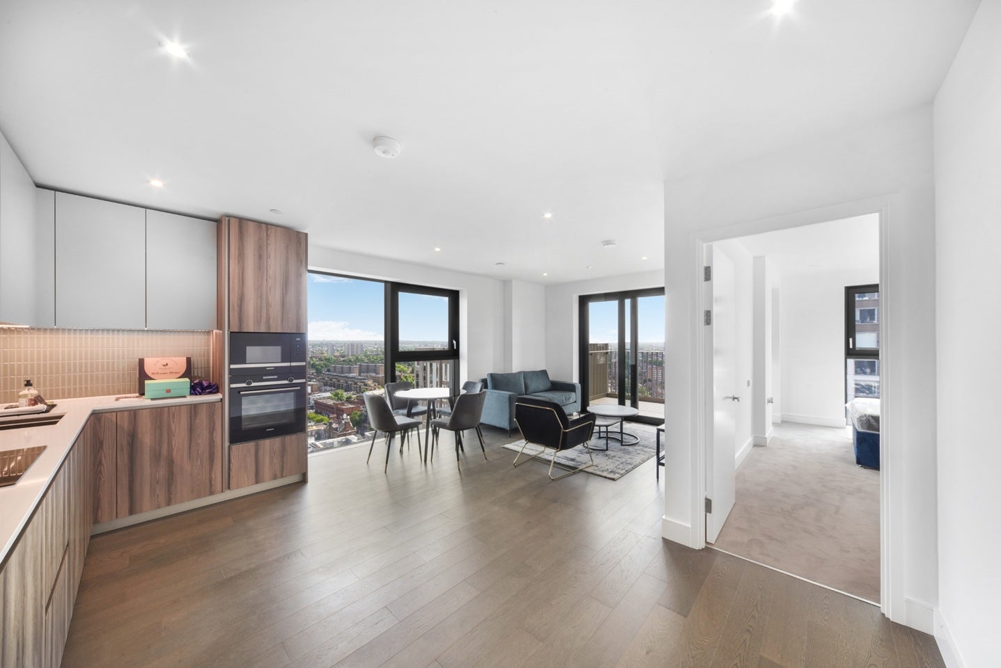 Flat Sayer Street in Greater London